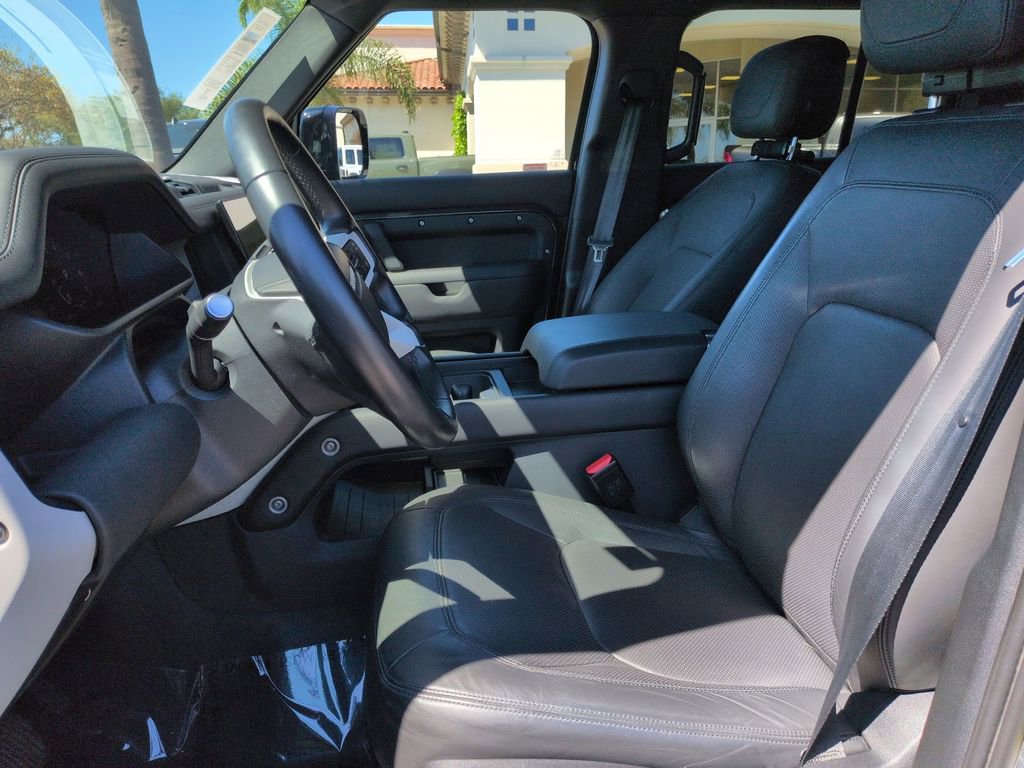 Used 2023 Land Rover Defender 130 SE image 11