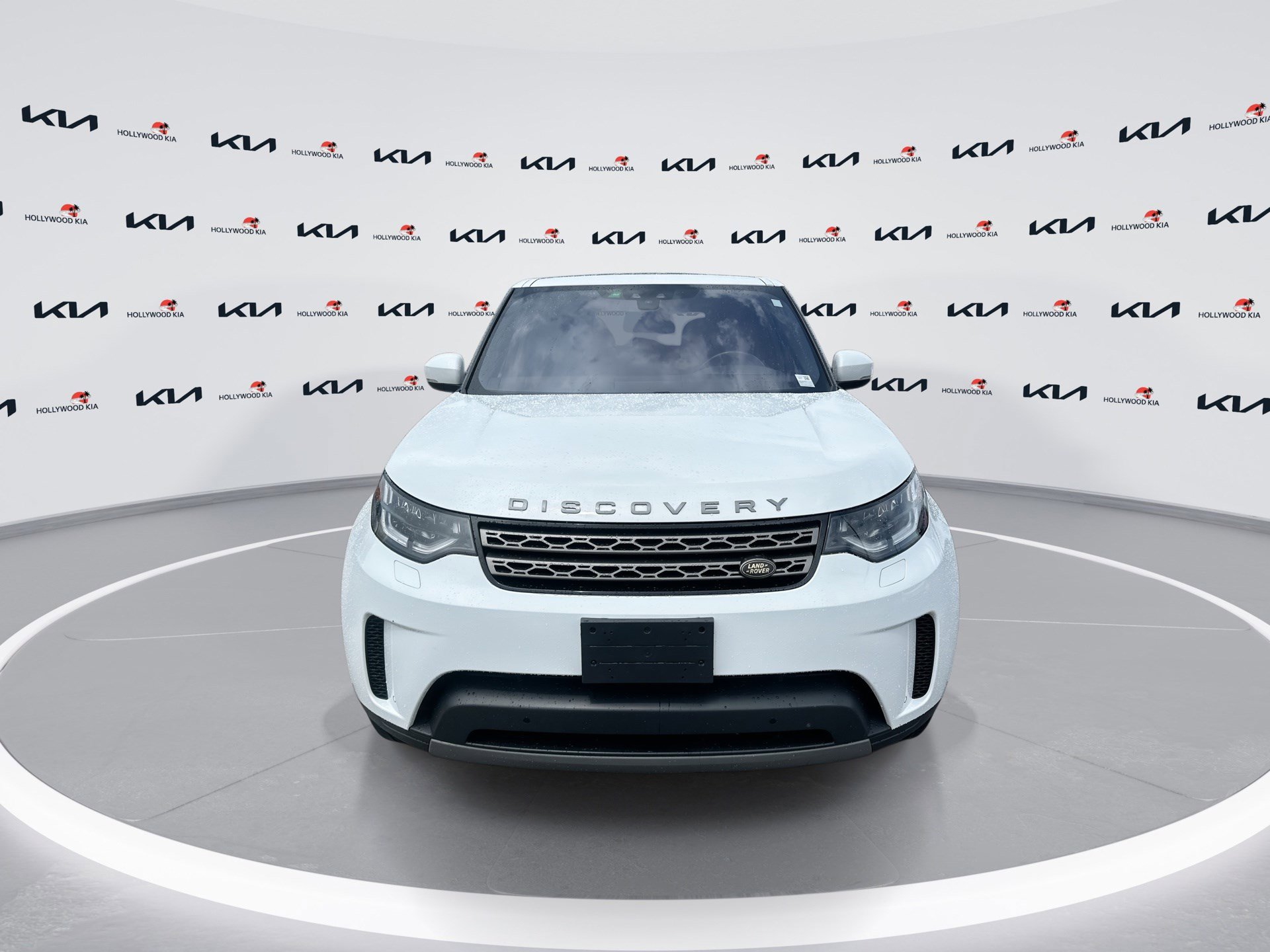 Used 2020 Land Rover Discovery SE image 3