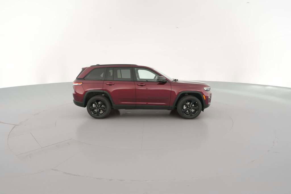 New 2025 Jeep Grand Cherokee Limited w/ Black Appearance Package image 14