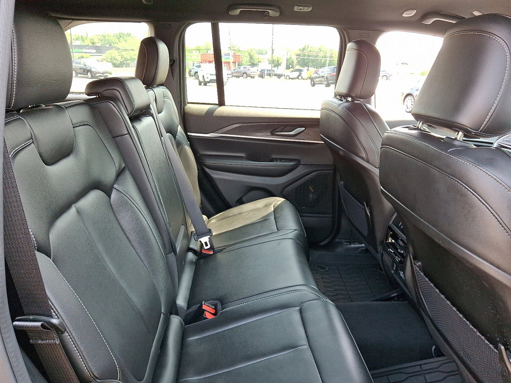 Used 2024 Jeep Grand Cherokee Limited image 15