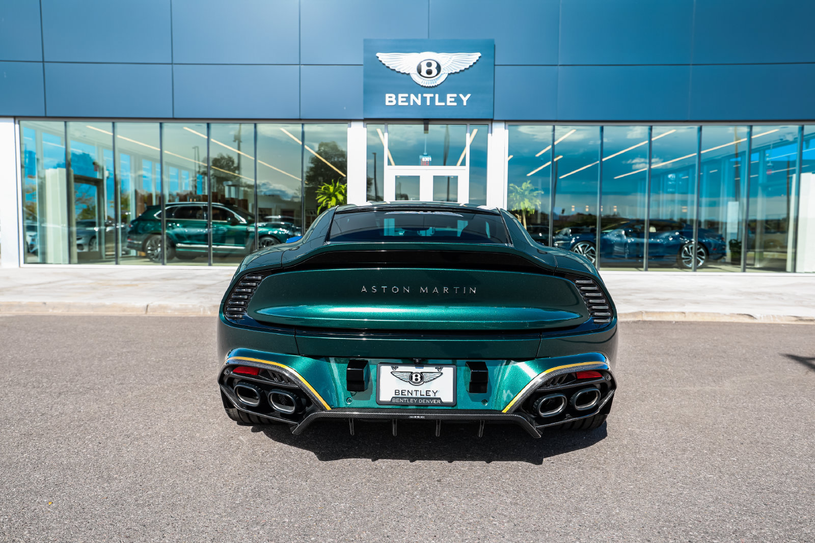 Used 2025 Aston Martin Vanquish RWD image 11