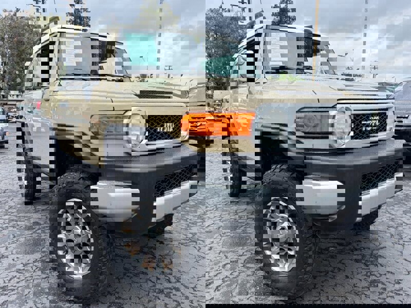 Used 2011 Toyota FJ Cruiser 4WD w/ Upgrade Pkg image 1