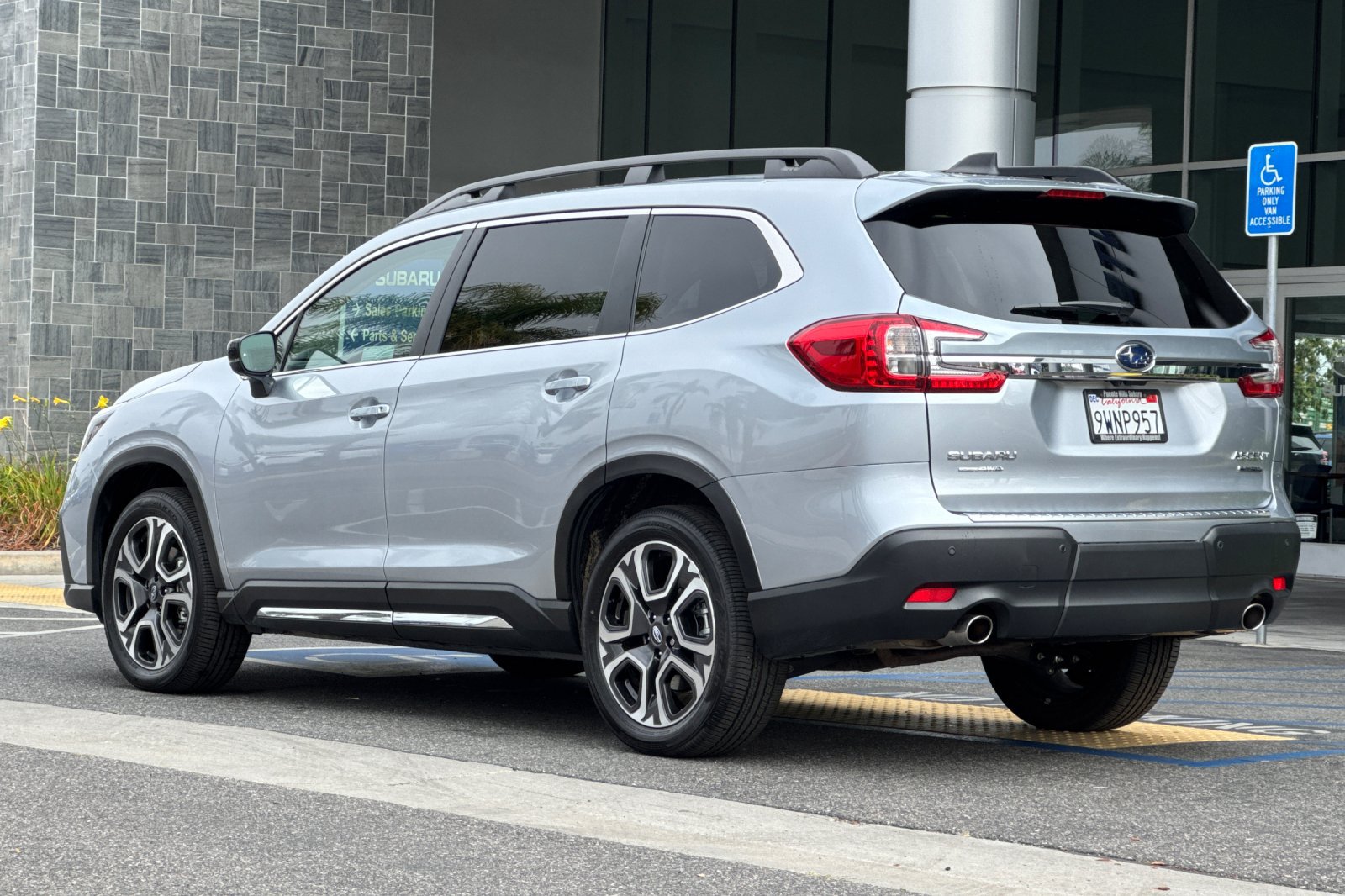 Used 2025 Subaru Ascent Limited AWD/4WD image 6