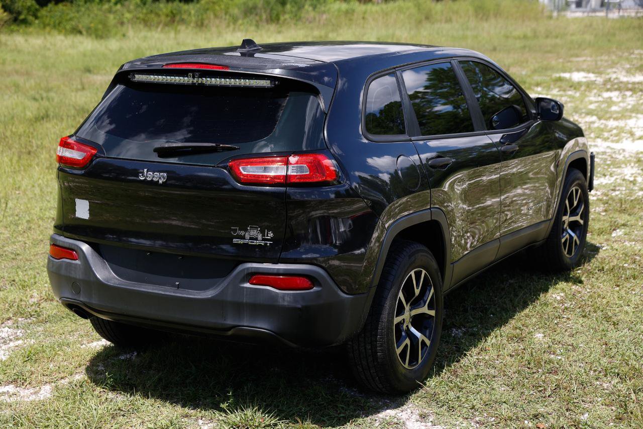 Used 2014 Jeep Cherokee Sport FWD image 11