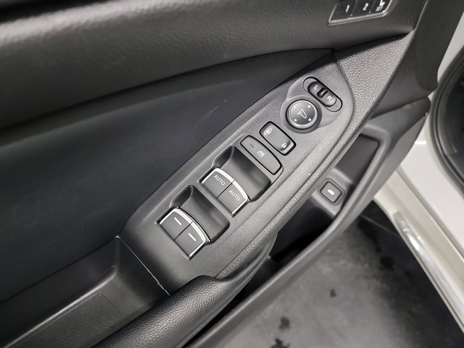 Used 2018 Honda Accord EX-L image 14