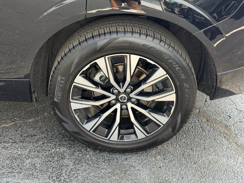 Certified 2025 Volvo XC60 B5 Plus w/ Climate Package AWD/4WD image 8
