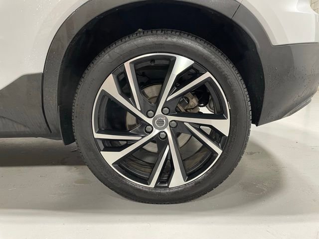 Used 2022 Volvo XC40 T5 R-Design w/ Climate Package image 10