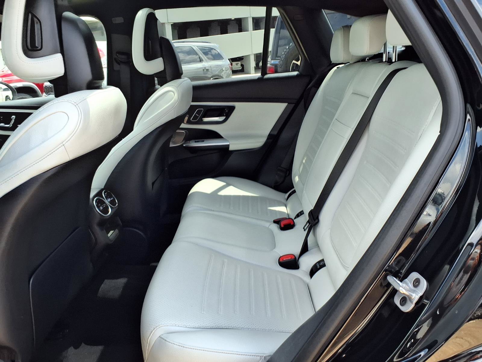 Used 2025 Mercedes-Benz GLC 350e 4MATIC image 21