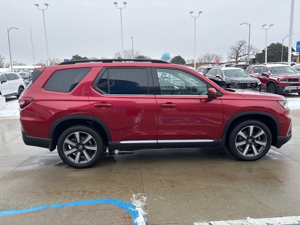 New 2025 Honda Pilot Touring image 2