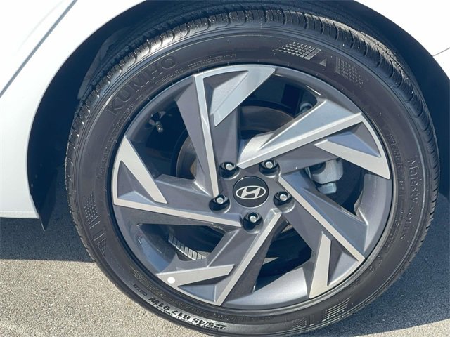 Certified 2025 Hyundai Elantra Sport image 9