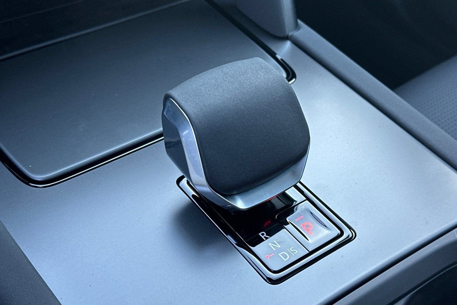 New 2025 Land Rover Discovery Sport S AWD/4WD image 17