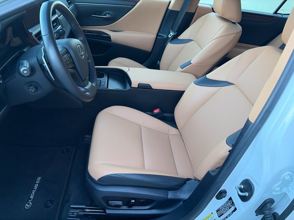 Used 2025 Lexus ES 350 w/ Accessory Package (Z2) FWD image 4