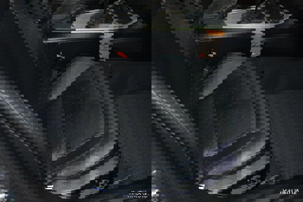 Used 2004 BMW Z4 2.5i image 16