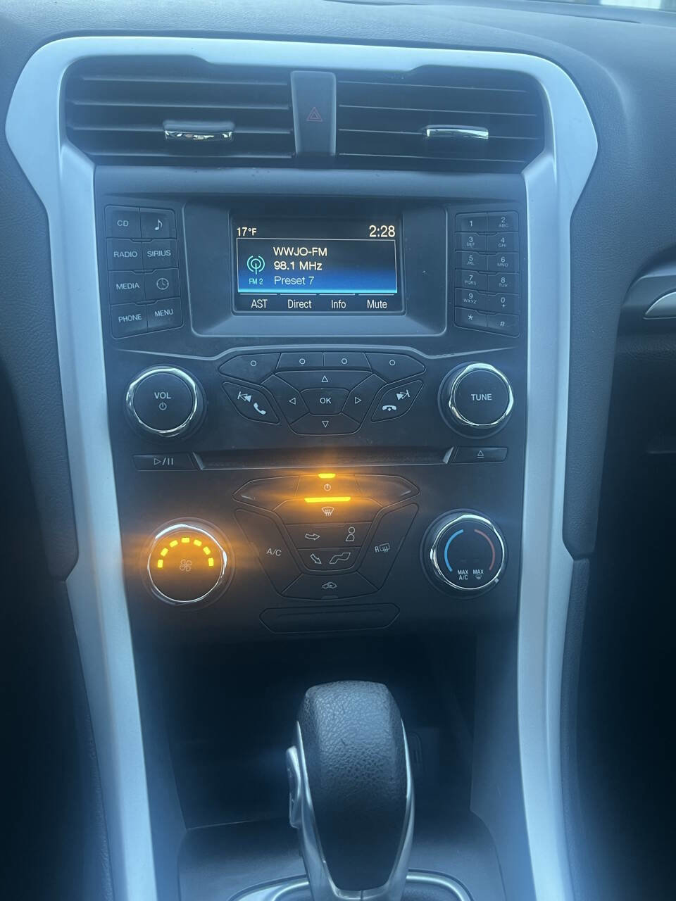 Used 2014 Ford Fusion SE image 3