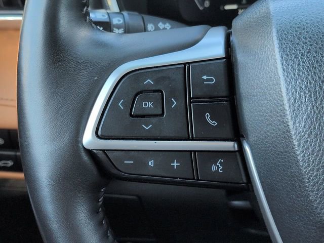 Used 2023 Toyota Highlander Platinum FWD image 26
