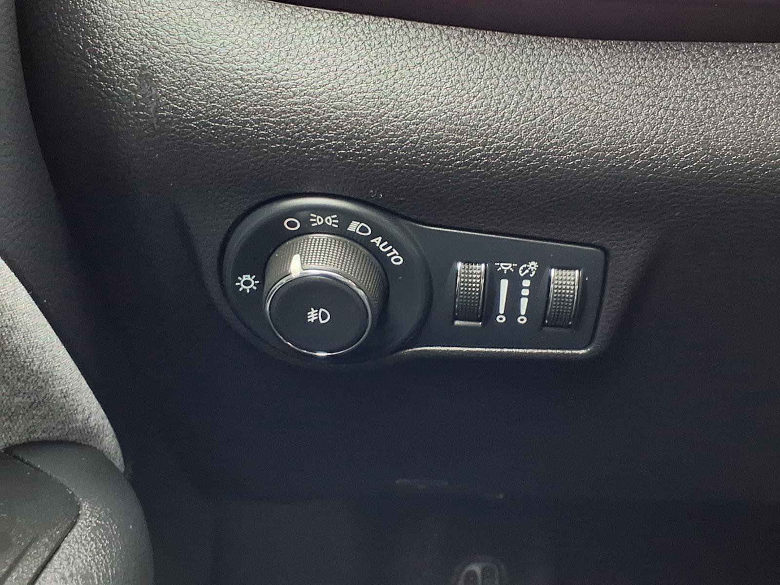Used 2022 Jeep Compass Latitude AWD/4WD image 11