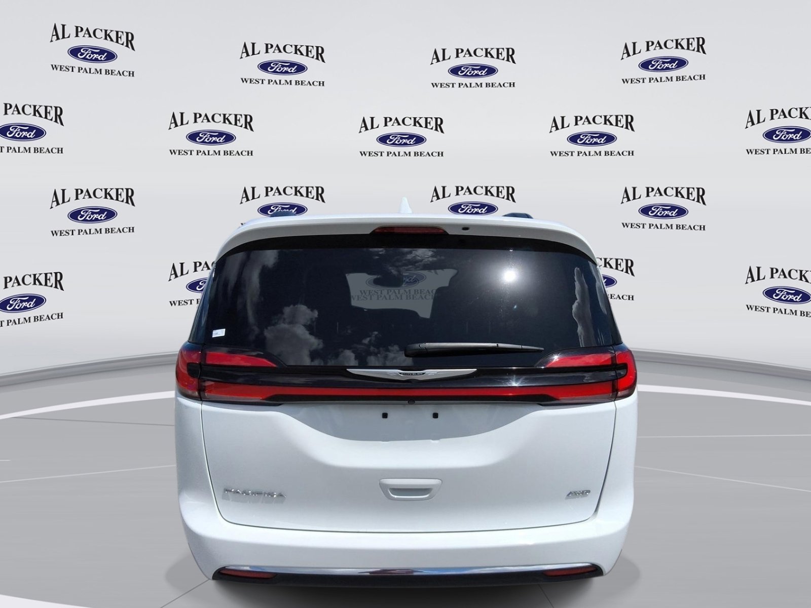 Used 2022 Chrysler Pacifica Touring-L image 4