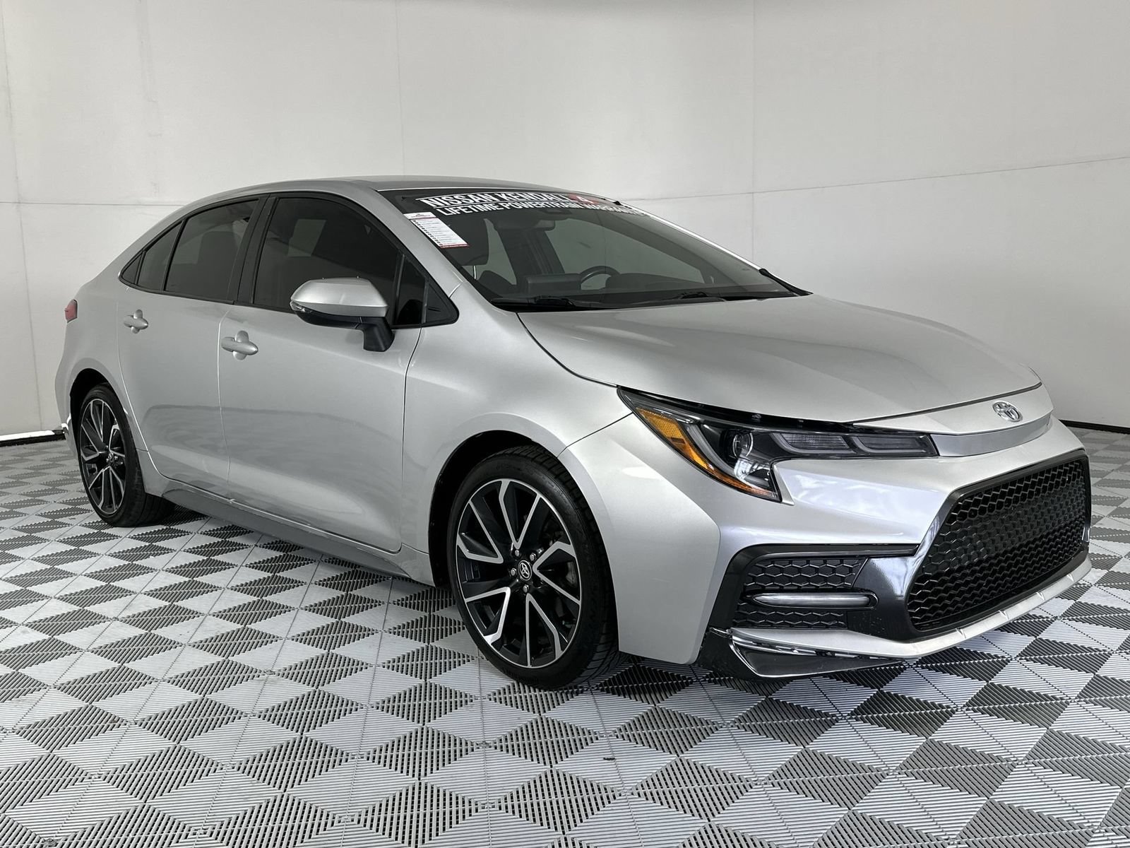 Used 2022 Toyota Corolla SE w/ Carpet Mat Package (TMS) FWD image 2