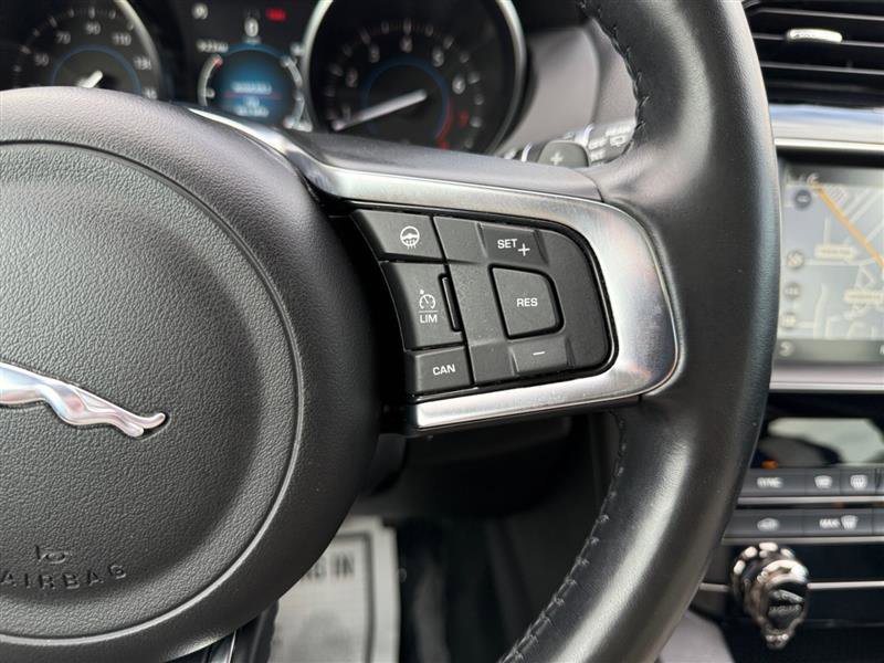 Used 2018 Jaguar F-PACE Prestige image 33