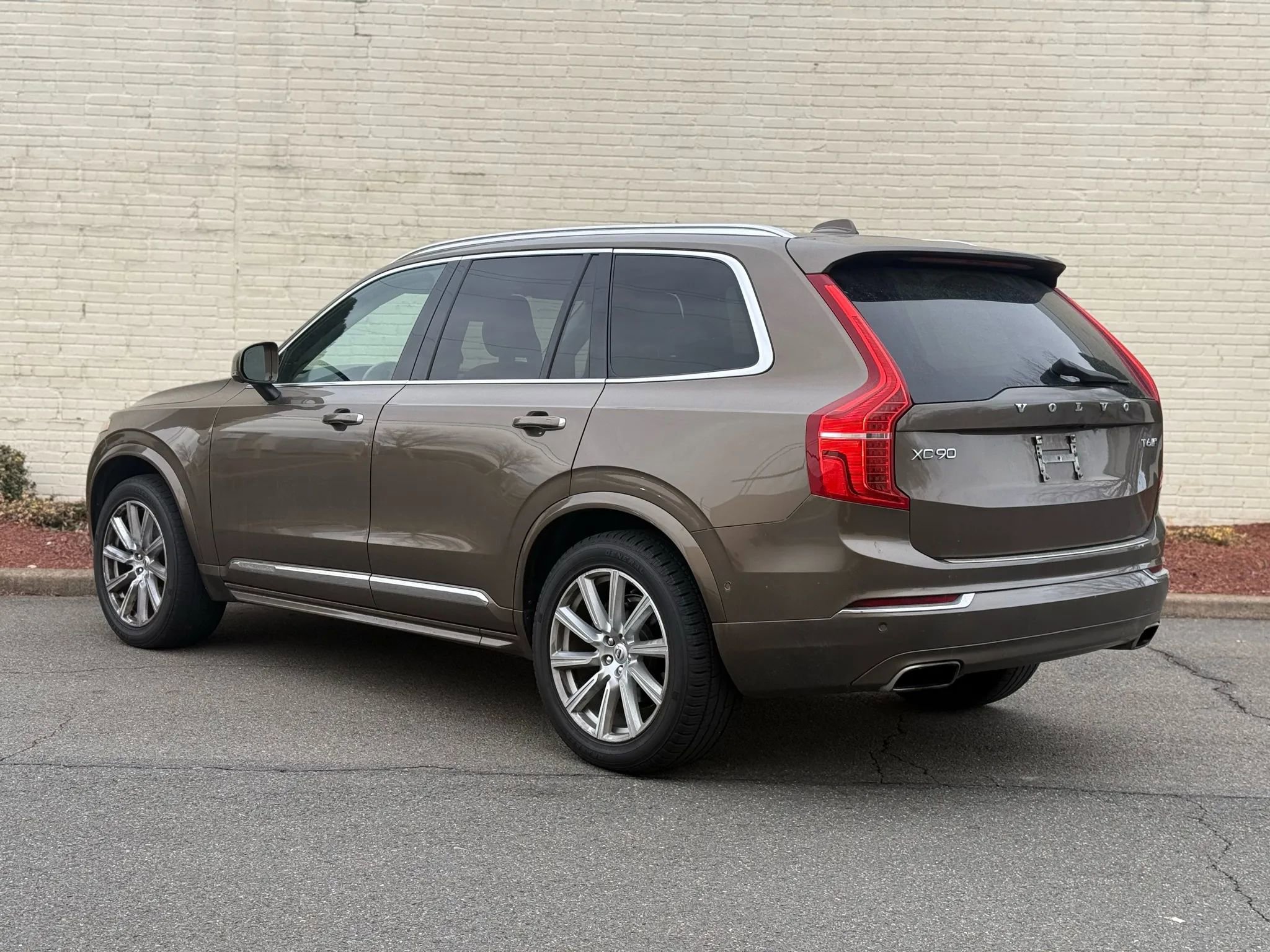 Used 2016 Volvo XC90 T6 Inscription w/ Vision Package image 6