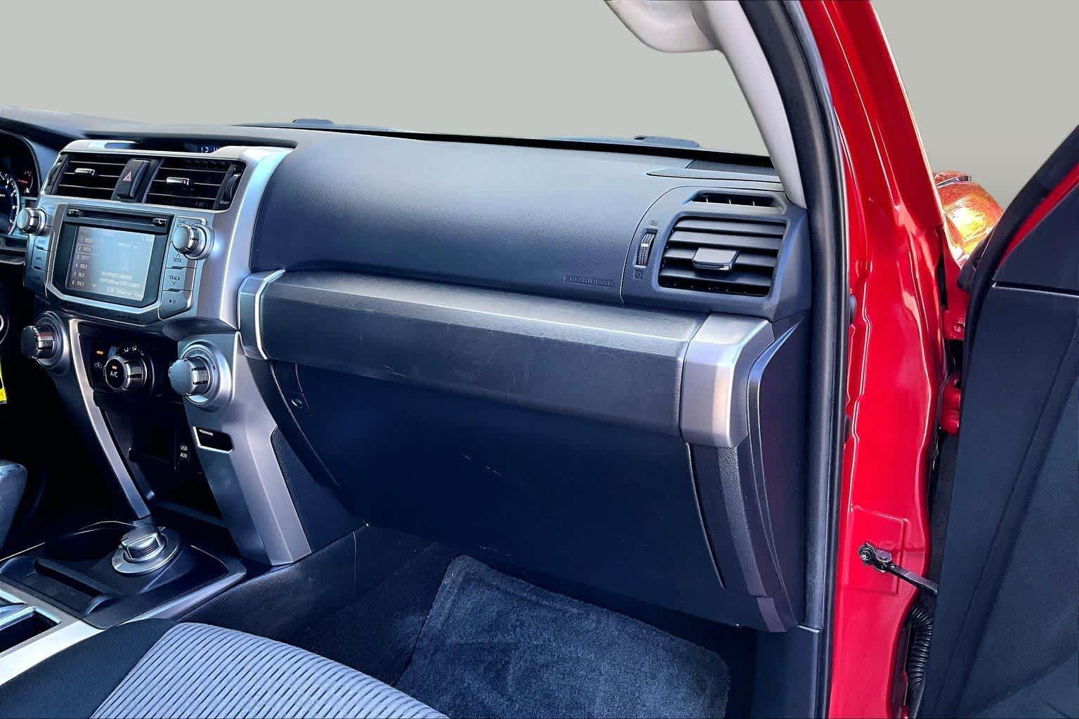 Used 2016 Toyota 4Runner SR5 AWD/4WD image 19