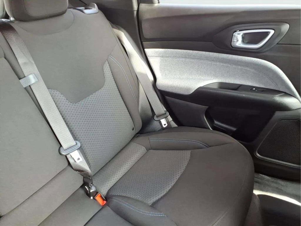 Used 2025 Jeep Compass Sport image 18