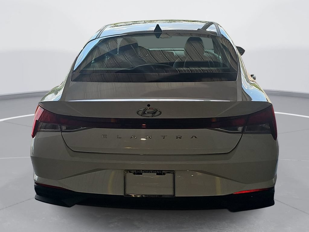 Certified 2023 Hyundai Elantra SE FWD image 6