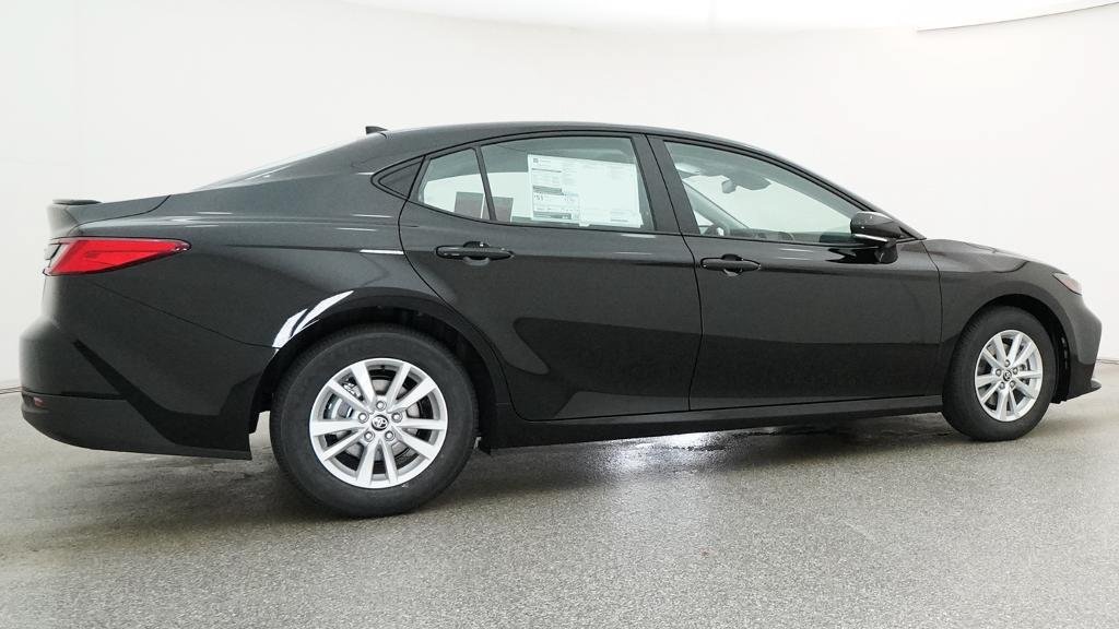 New 2026 Toyota Camry Hybrid FWD image 15