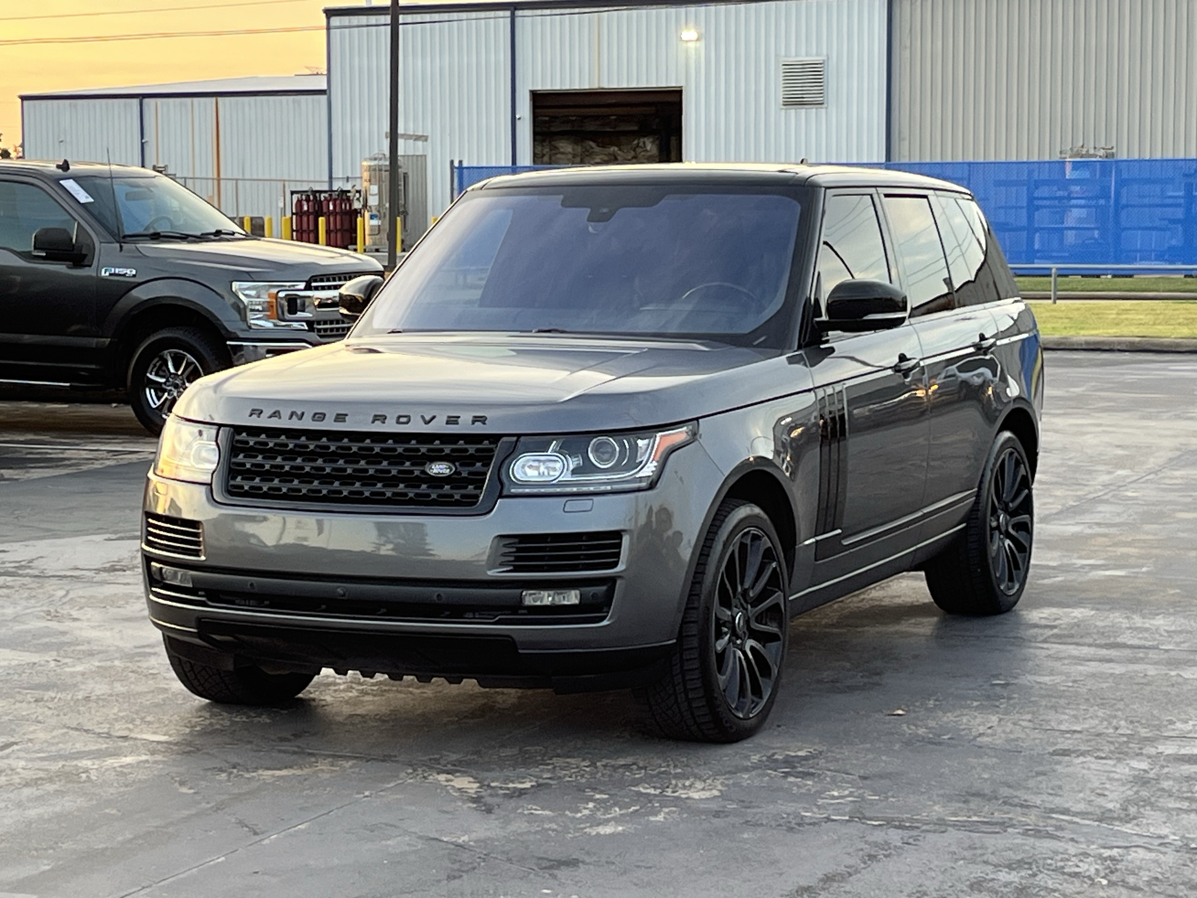 Used 2016 Land Rover Range Rover Supercharged AWD/4WD image 3