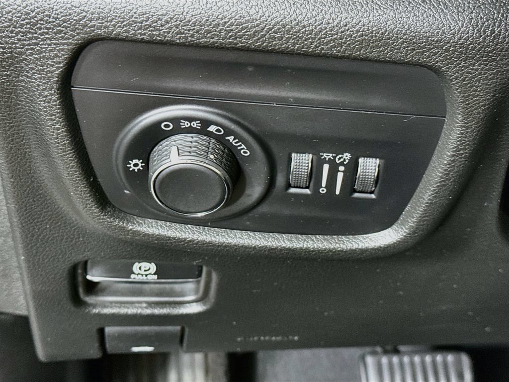 Used 2023 Jeep Grand Cherokee L Laredo AWD/4WD image 17