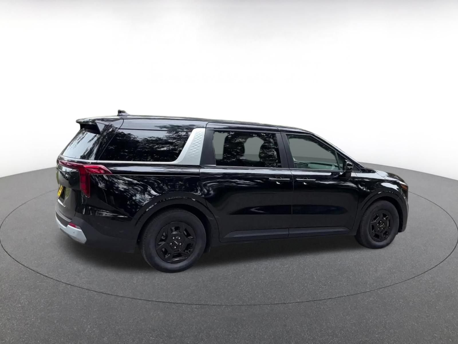 Used 2026 Kia Carnival FWD image 13
