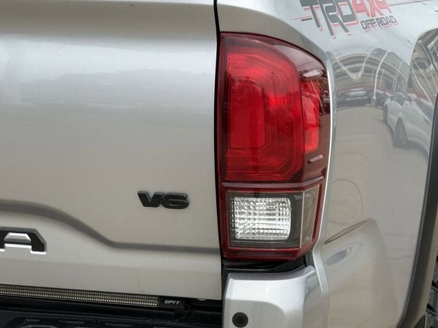 Used 2018 Toyota Tacoma TRD Off-Road AWD/4WD image 6