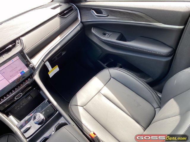 New 2026 Jeep Grand Cherokee Limited w/ Limited Altitude Package AWD/4WD image 15