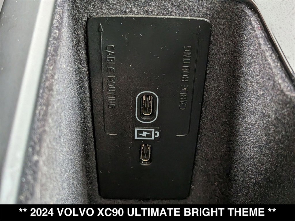 Used 2024 Volvo XC90 B6 Ultimate w/ Lounge Package image 23