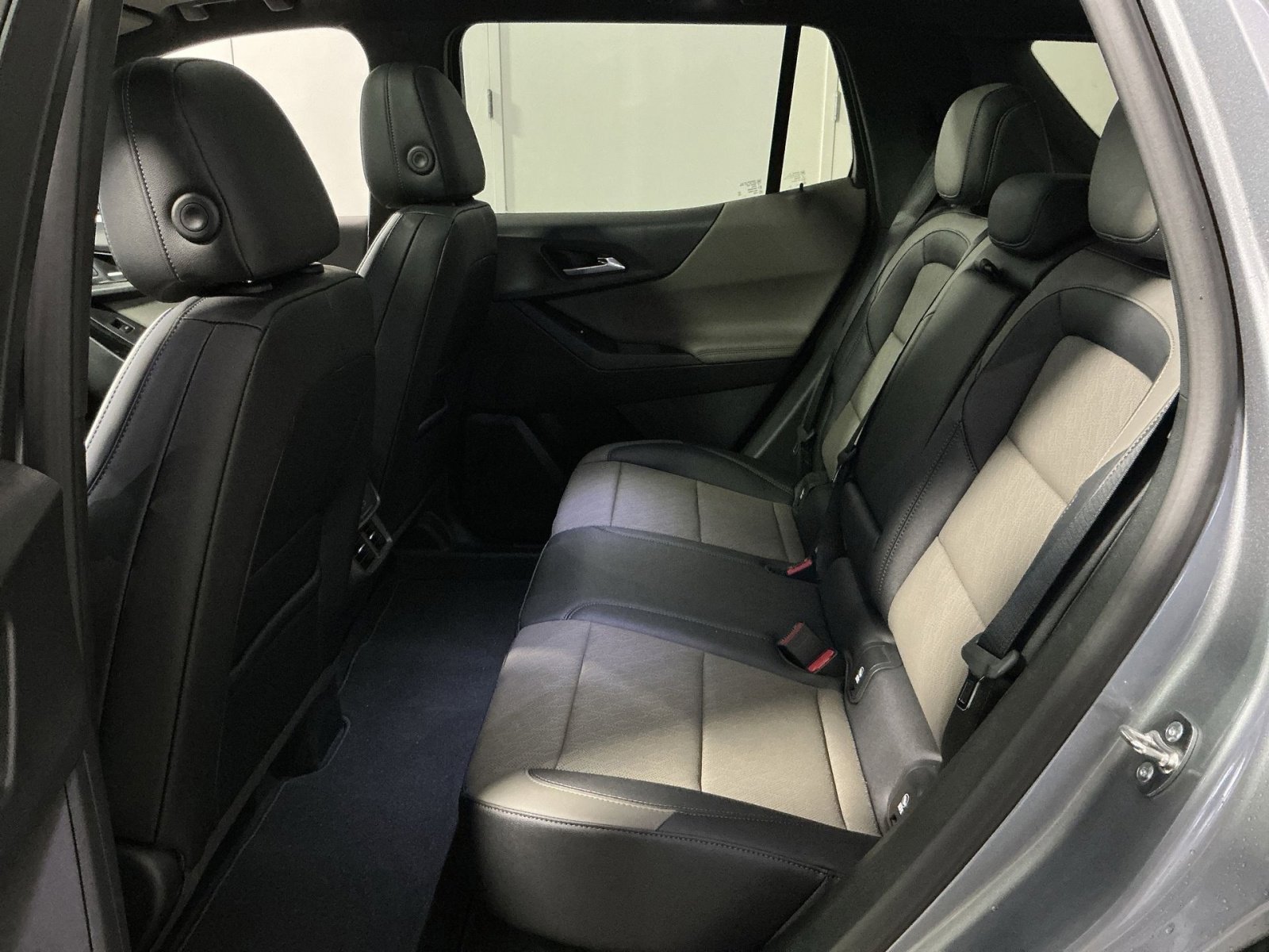 New 2026 Chevrolet Equinox LT w/ Convenience Package II image 32