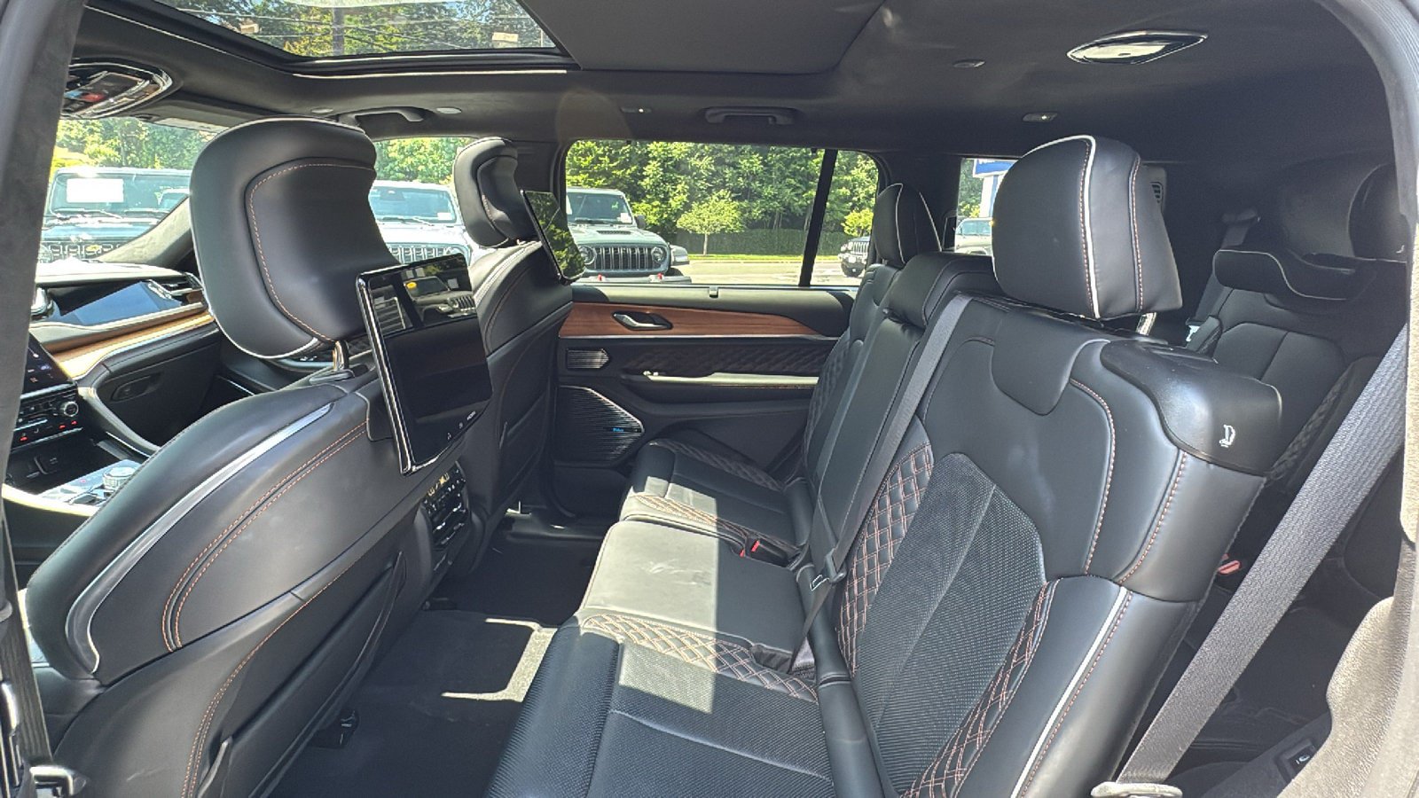 Certified 2024 Jeep Grand Cherokee L Summit AWD/4WD image 30