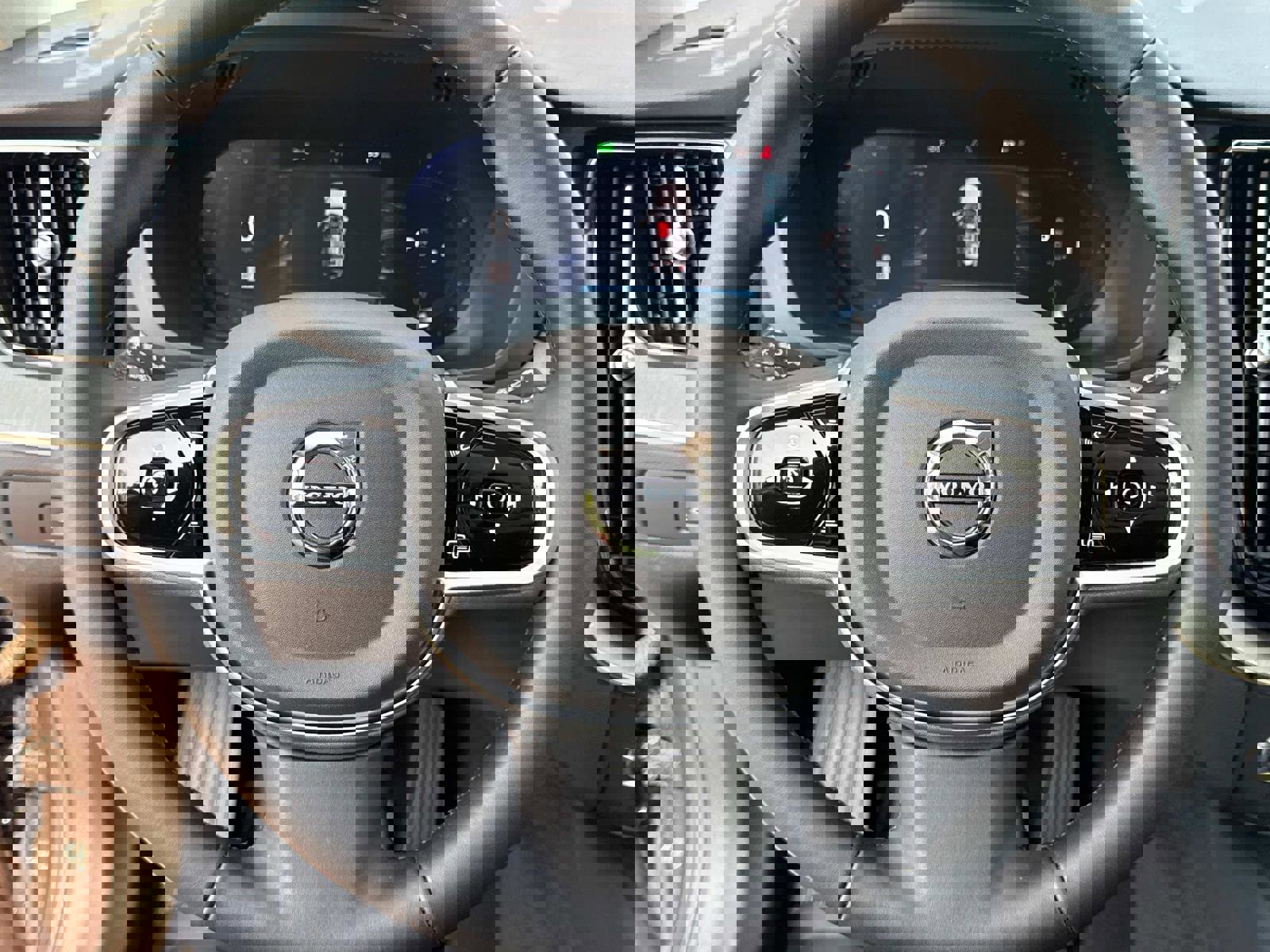 Certified 2025 Volvo XC60 B5 Plus w/ Climate Package image 27