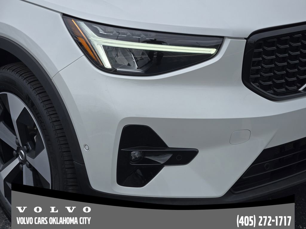 Certified 2025 Volvo XC40 B5 Plus AWD/4WD image 7