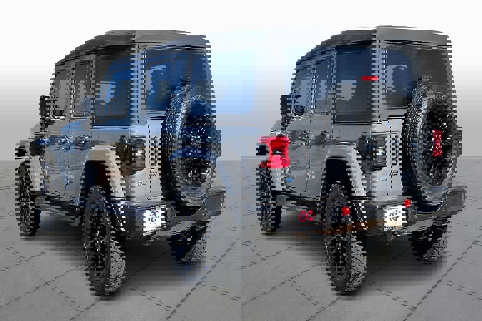 Used 2021 Jeep Wrangler Unlimited Sahara w/ Safety Group image 11