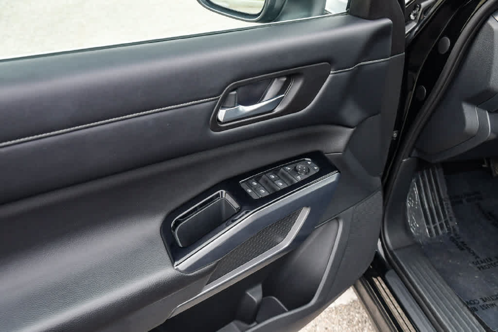 Used 2023 Nissan Pathfinder SL w/ Cargo Package FWD image 28