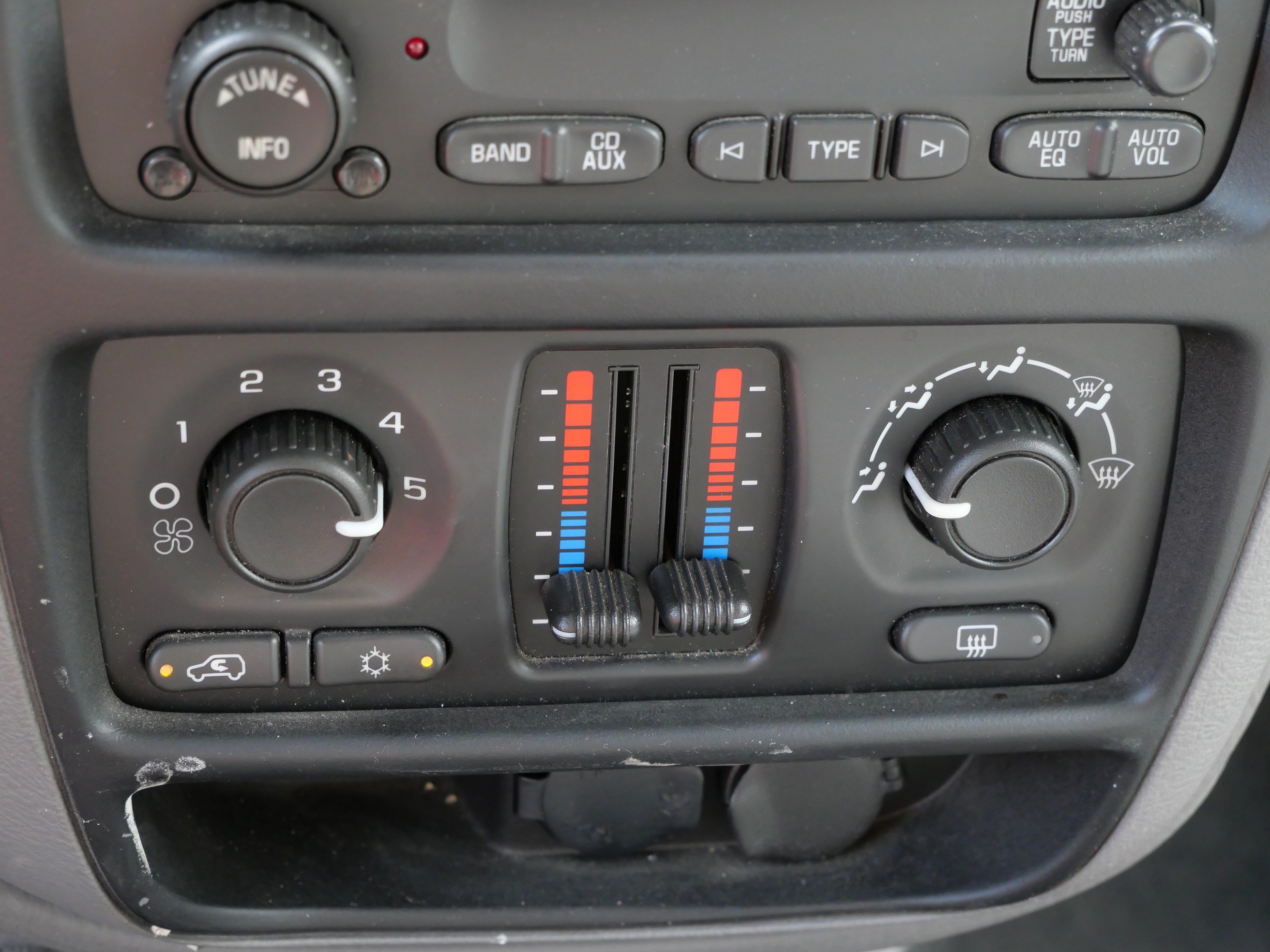Used 2005 Chevrolet TrailBlazer LS w/ LS Preferred Equipment Group AWD/4WD image 24