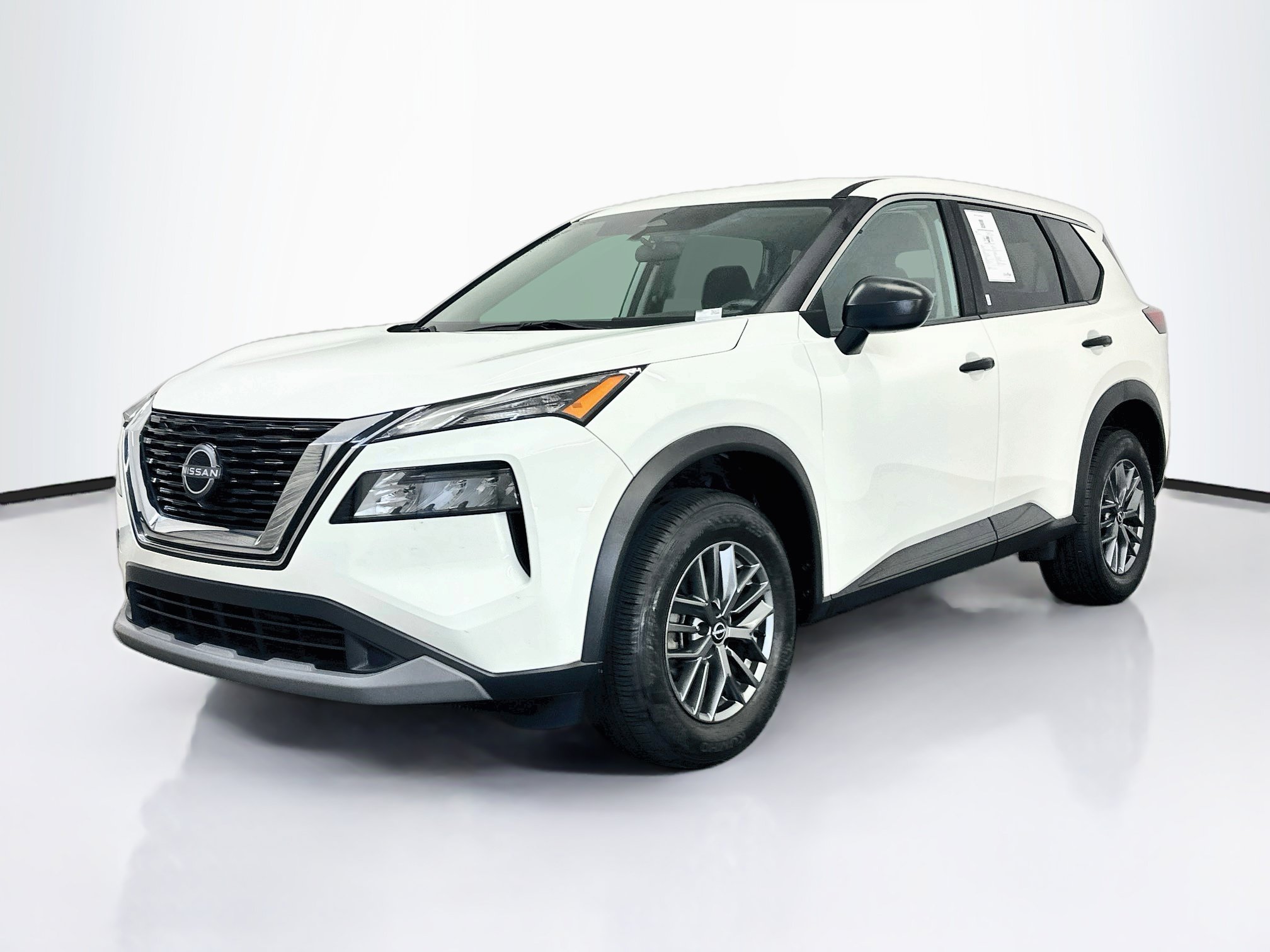 Used 2023 Nissan Rogue S AWD/4WD image 3