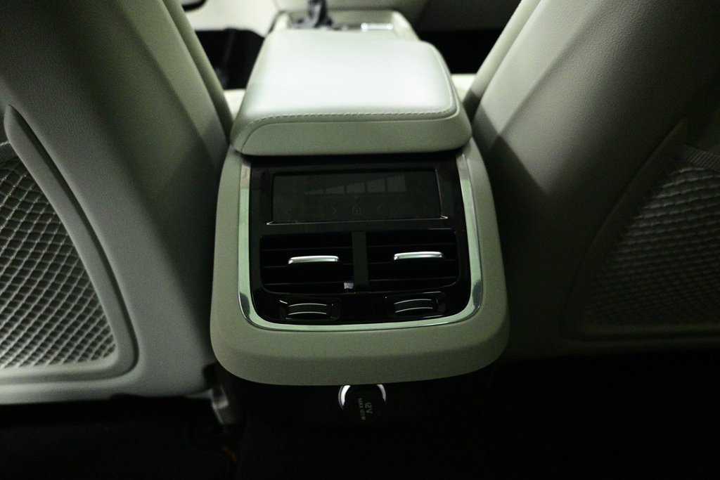 Used 2019 Volvo V60 T6 Inscription image 18