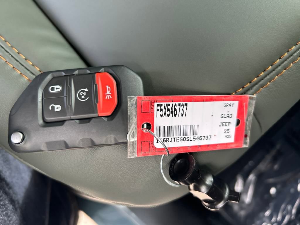 New 2025 Jeep Gladiator Mojave image 30