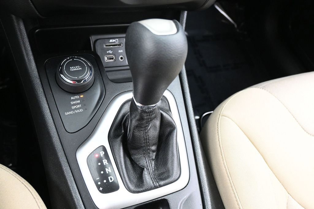 Used 2016 Jeep Cherokee Sport AWD/4WD image 20