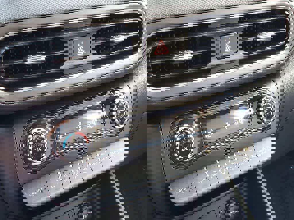 Used 2022 Hyundai Kona SEL w/ Convenience Package image 28