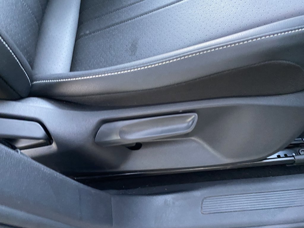 Used 2023 Volkswagen Tiguan SE w/ Panoramic Sunroof Package image 22