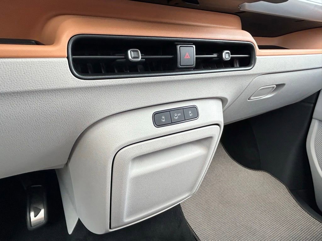 Used 2025 Volkswagen ID. Buzz 1st Edition image 30
