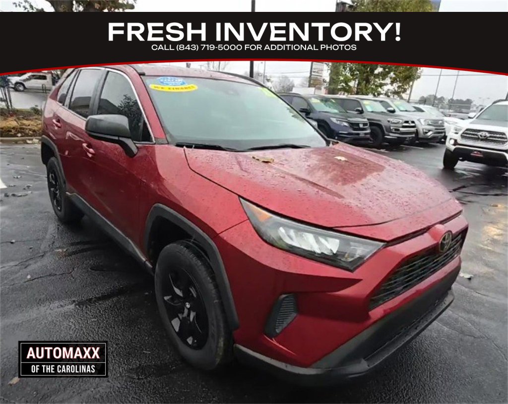 Used 2021 Toyota RAV4 LE image 1
