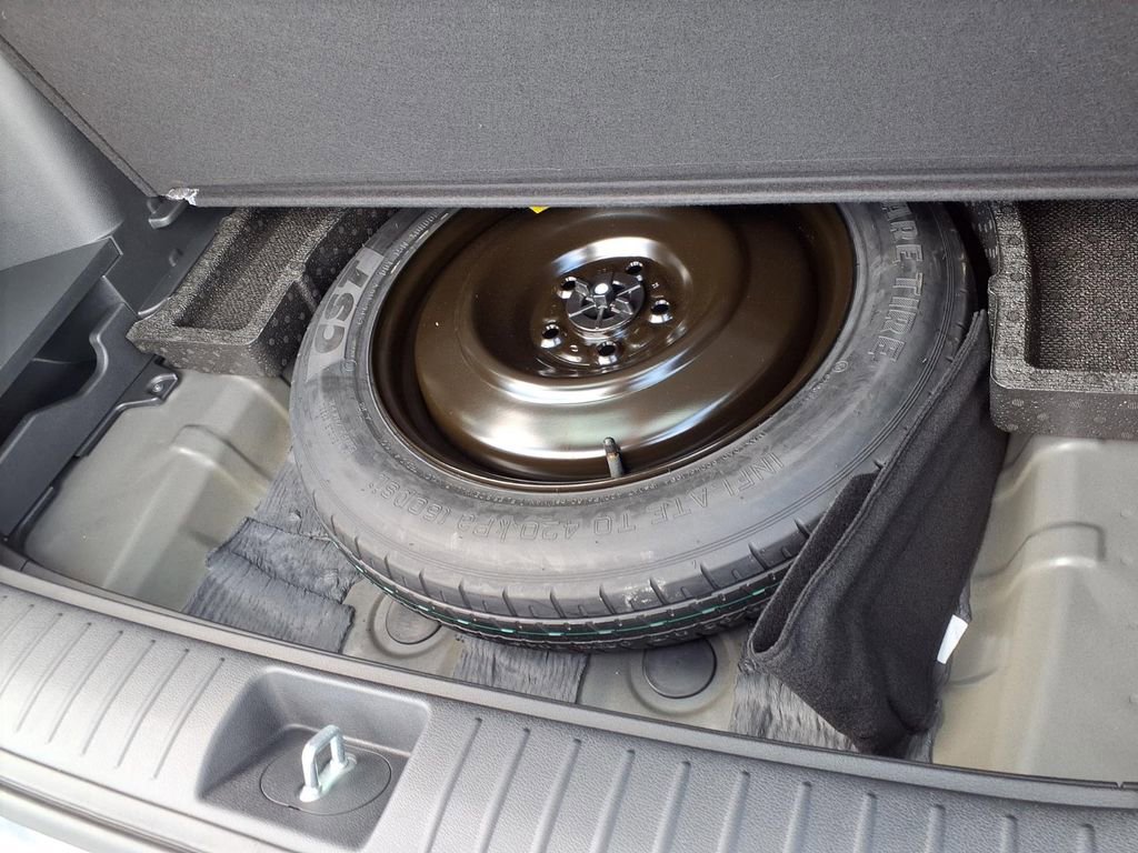 Used 2025 Kia Sportage SX image 32